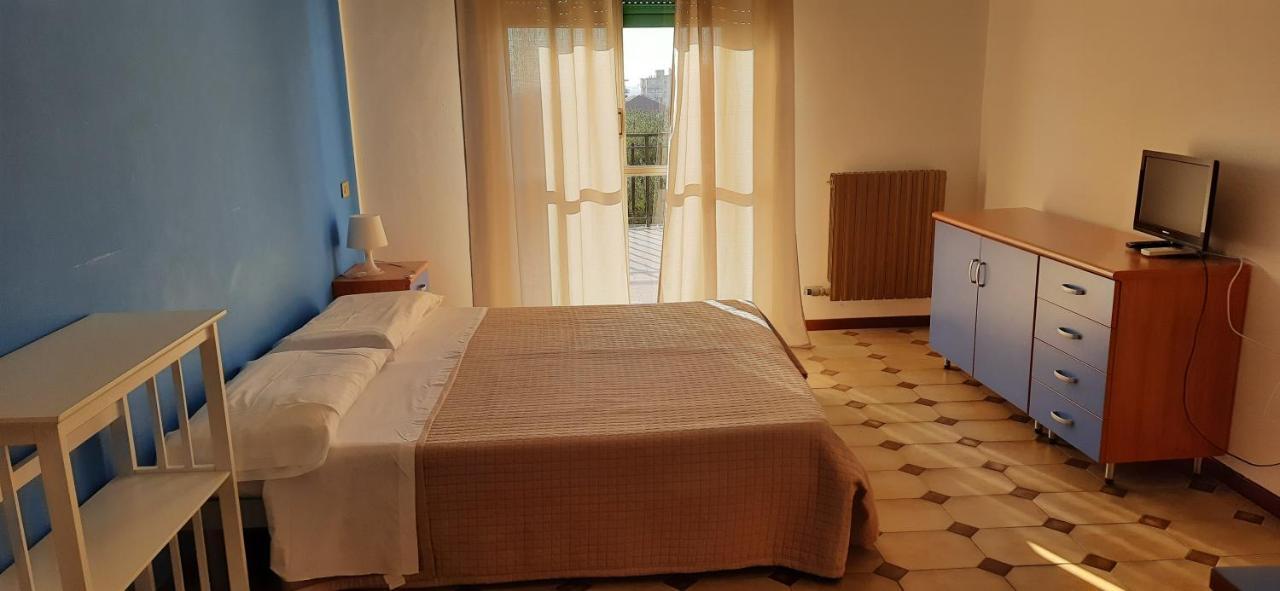 Riviera Apartments Pietra Ligure Bagian luar foto