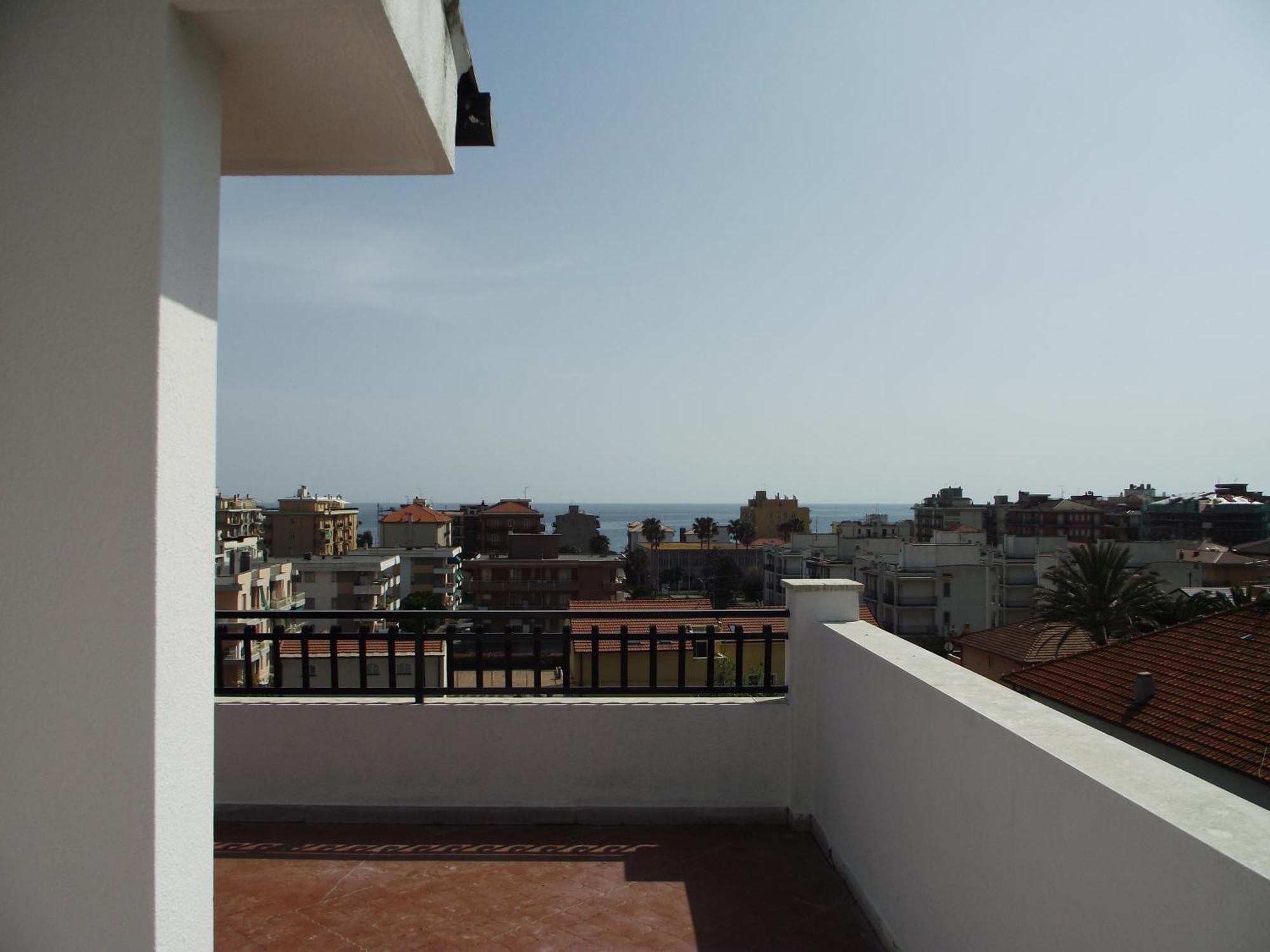 Riviera Apartments Pietra Ligure Bagian luar foto