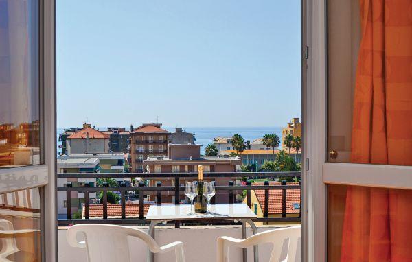 Riviera Apartments Pietra Ligure Bagian luar foto