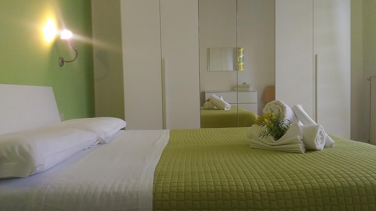 Riviera Apartments Pietra Ligure Bagian luar foto